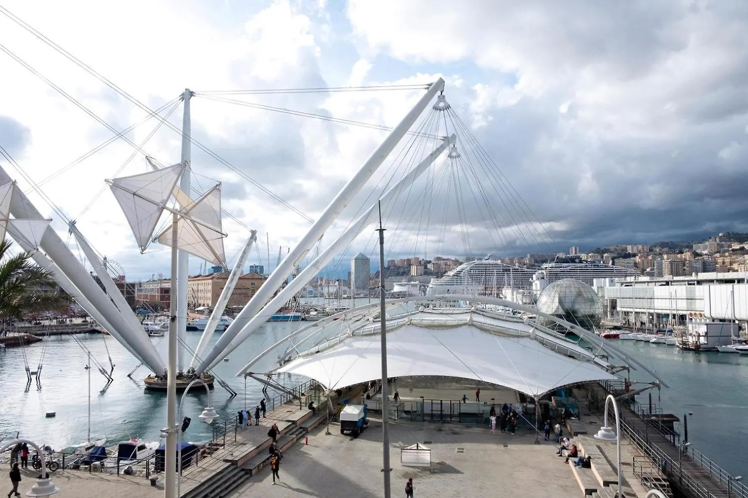 Leo! Intero appartamento ad uso ESCLUSIVO! Genova 0*,
